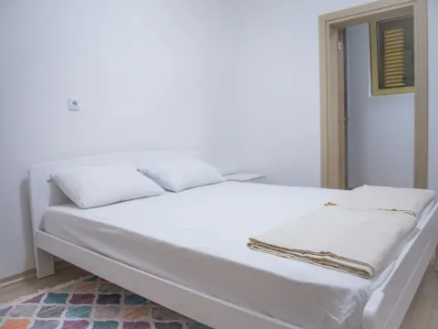 Rent, two bedroom apartment, 81m², Dobrota, Kotor - image 10