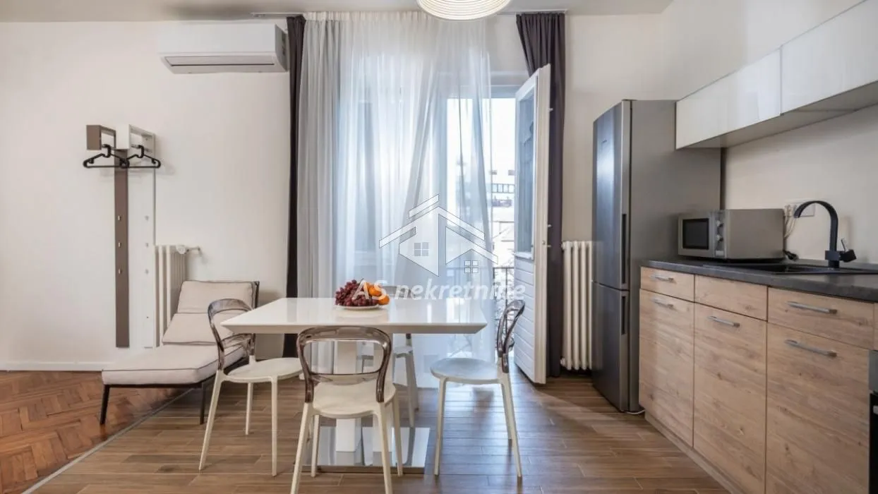 Izdavanje, trosoban stan, 90m², Stari Grad, Beograd