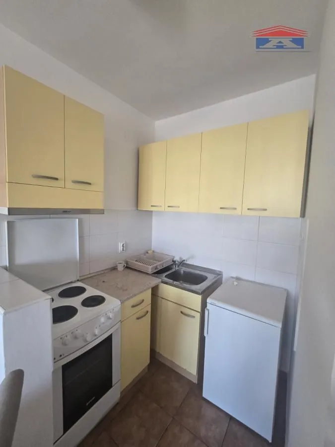 Izdavanje, jednosoban stan, 35m², Grbavica, Novi Sad Sve Podlokacije