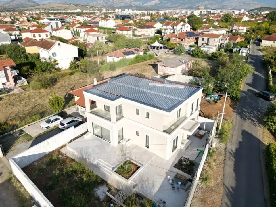Prodaja, kuća, 231m², Gornja Gorica, Podgorica