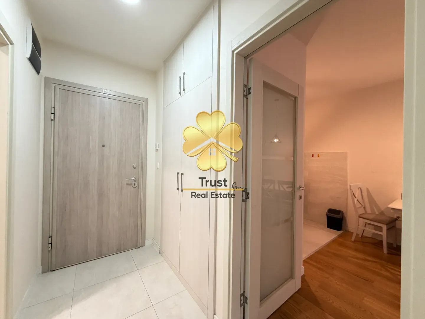Izdavanje, jednosoban stan, 50m², Central Point, Podgorica