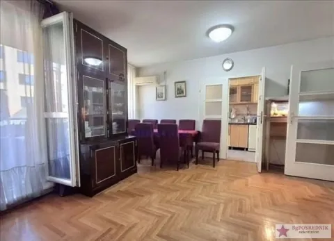 Dnevna soba sa trpezarijom i pogledom na kuhinju. - image 3