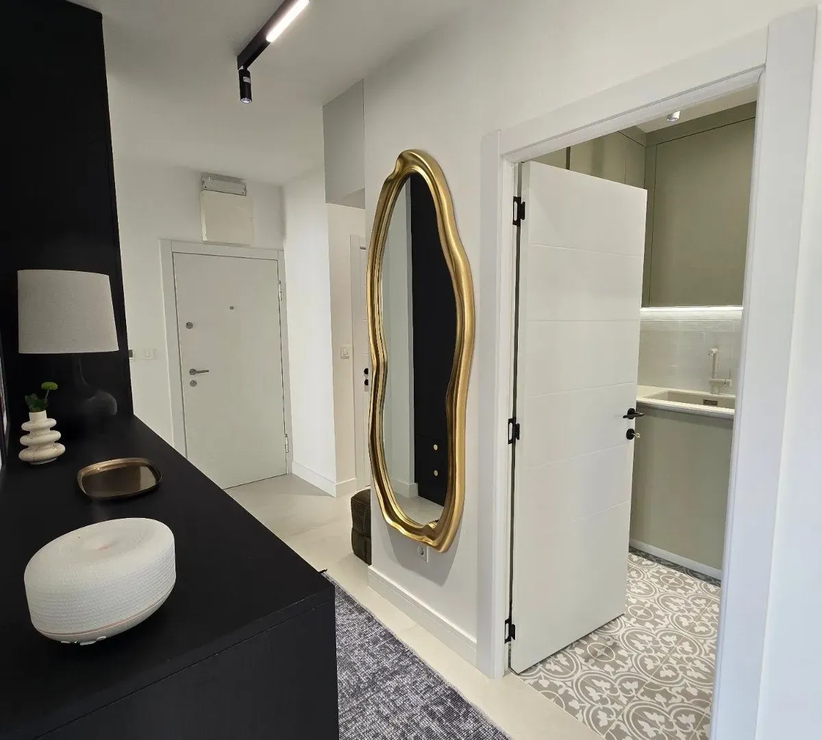Prodaja, dvosoban stan, 70m², Tivat, Crna Gora