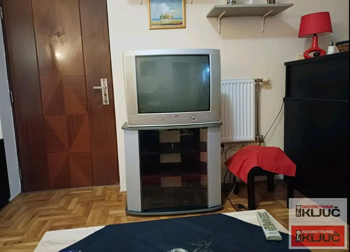 Izdavanje, jednosoban stan, 40m², Grbavica, Novi Sad Sve Podlokacije