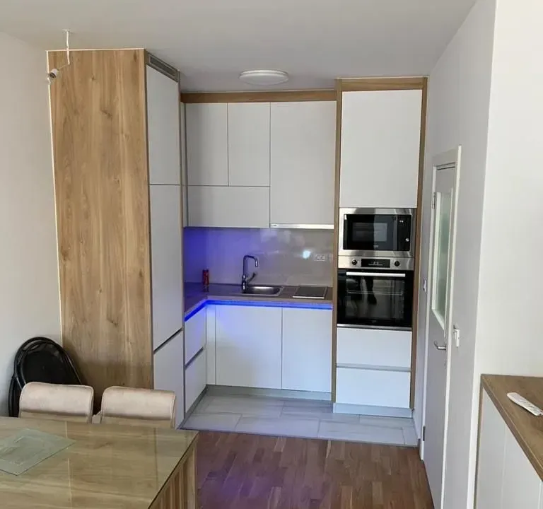 Izdavanje, jednosoban stan, 45m², Stari Aerodrom, Podgorica
