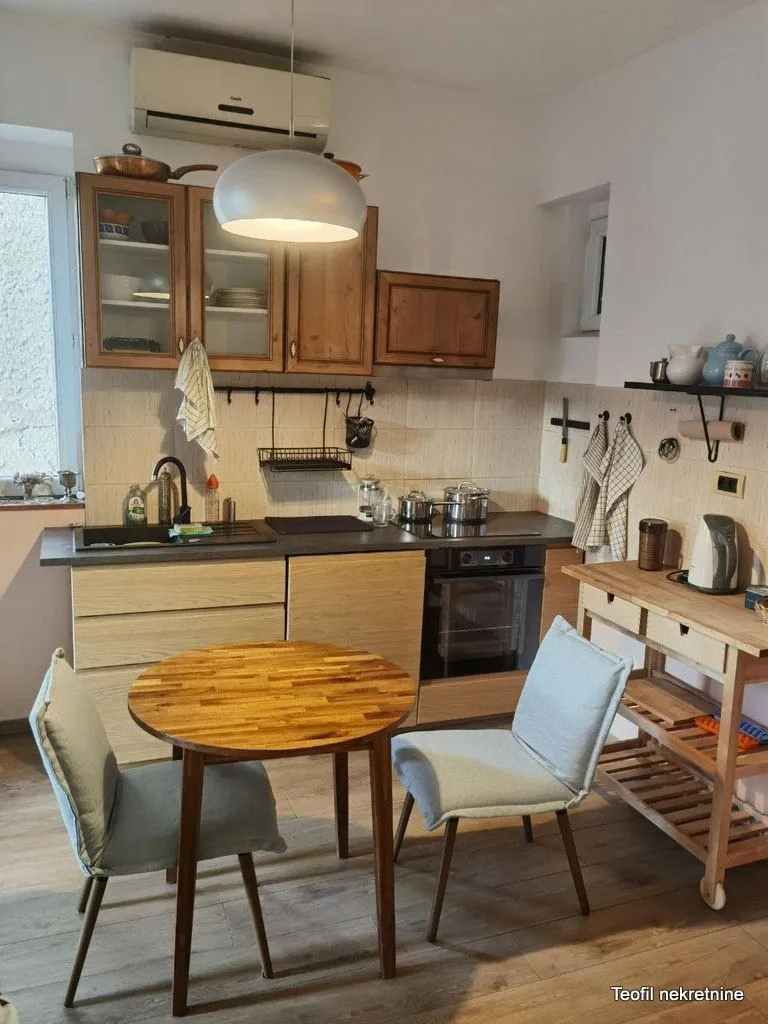Izdavanje, dvosoban stan, 43m², Stari Grad, Beograd
