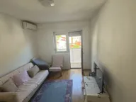 Izdavanje, jednosoban stan, 50m², Lazi, Budva - image 1