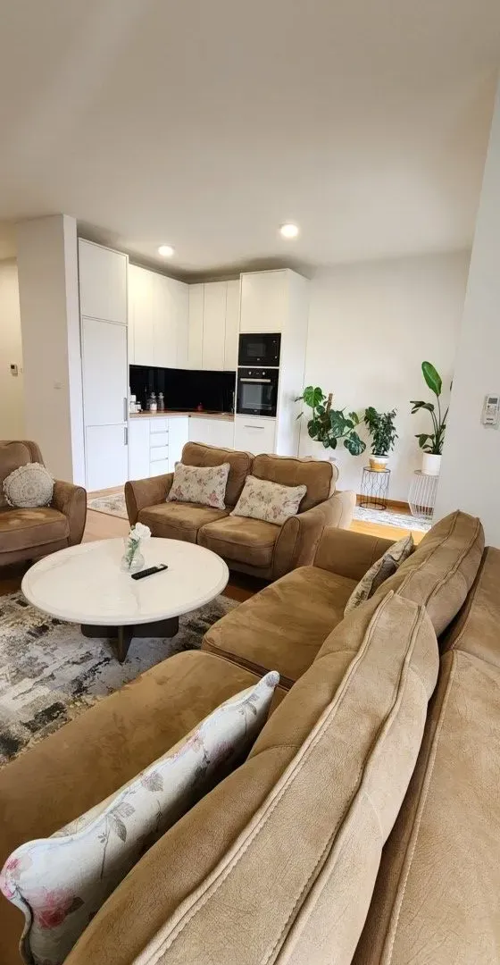 Izdavanje, četvorosoban stan, 160m², Stari Aerodrom, Podgorica