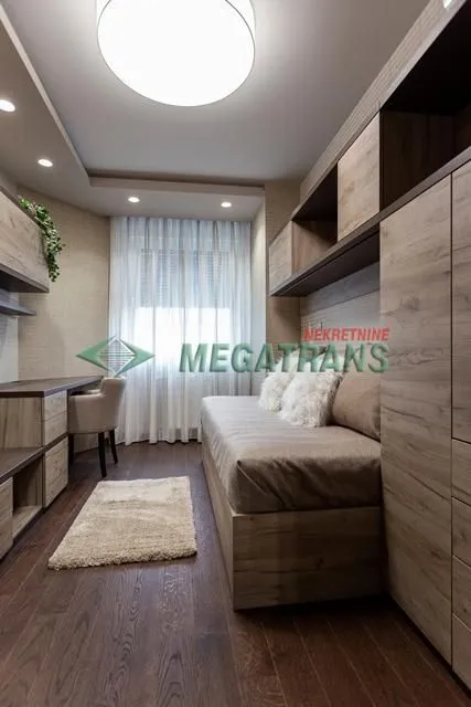 Izdavanje, četvorosoban stan, 112m², Bulevar Oslobodjenja, Novi Sad Sve Podlokacije
