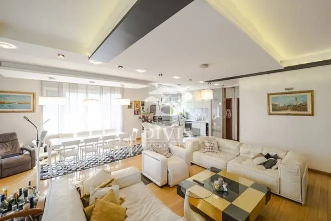 Izdavanje, četvorosoban stan, 139m², Novi Beograd Blok 19, Novi Beograd Sve Podlokacije