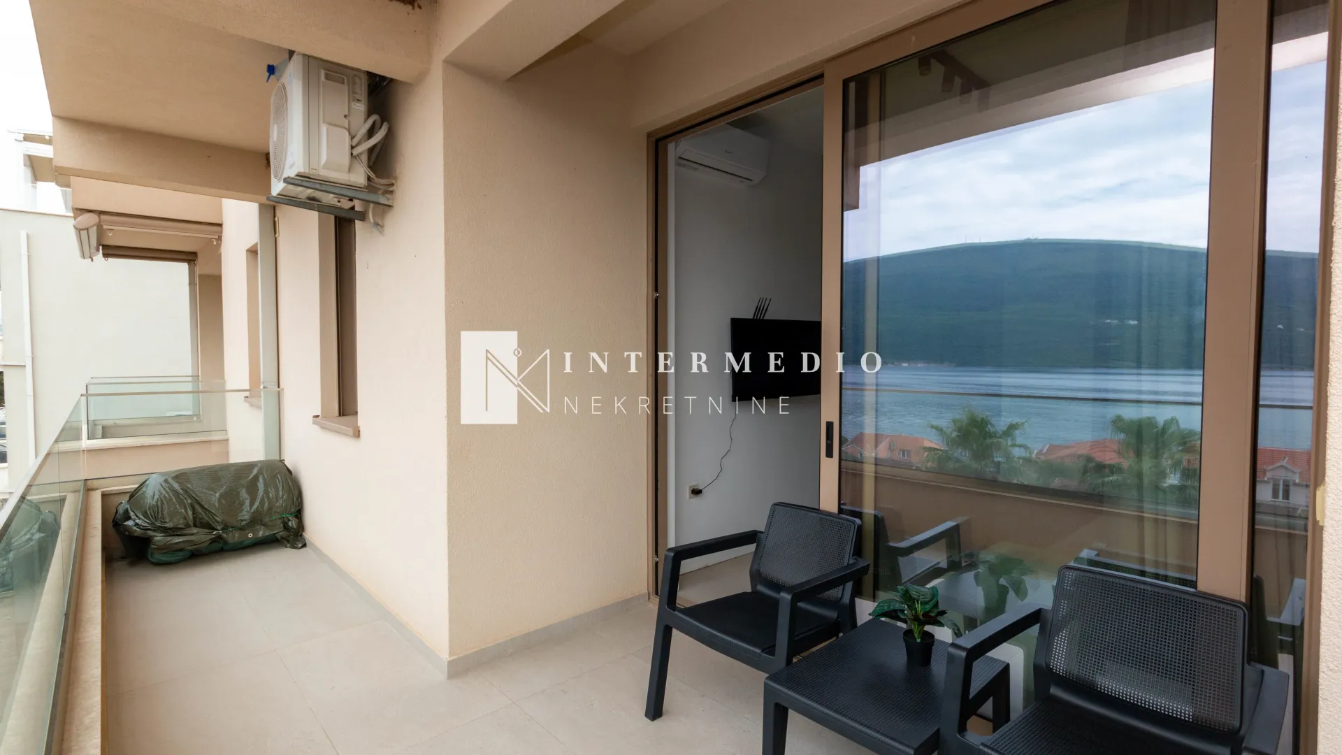 Prodaja, jednosoban stan, 49m², Baošići, Herceg Novi