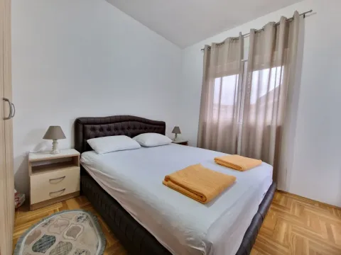 Izdavanje, dvosoban stan, 50m², Budva, Crna Gora - image 20