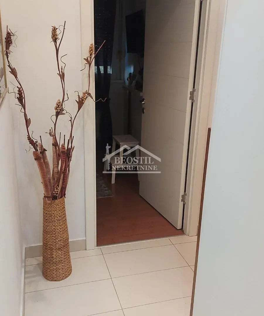 Prodaja, trosoban stan, 60m², Zemun Novi Grad, Zemun Sve Podlokacije