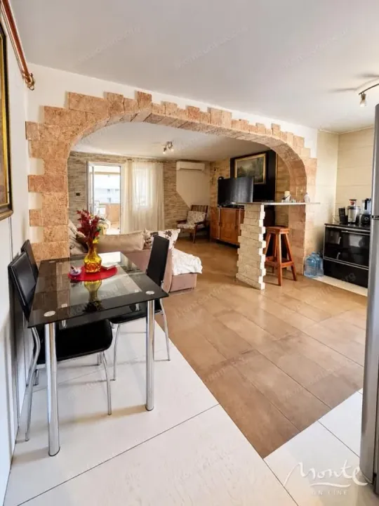Prodaja, kuća, 180m², Zlatica, Podgorica