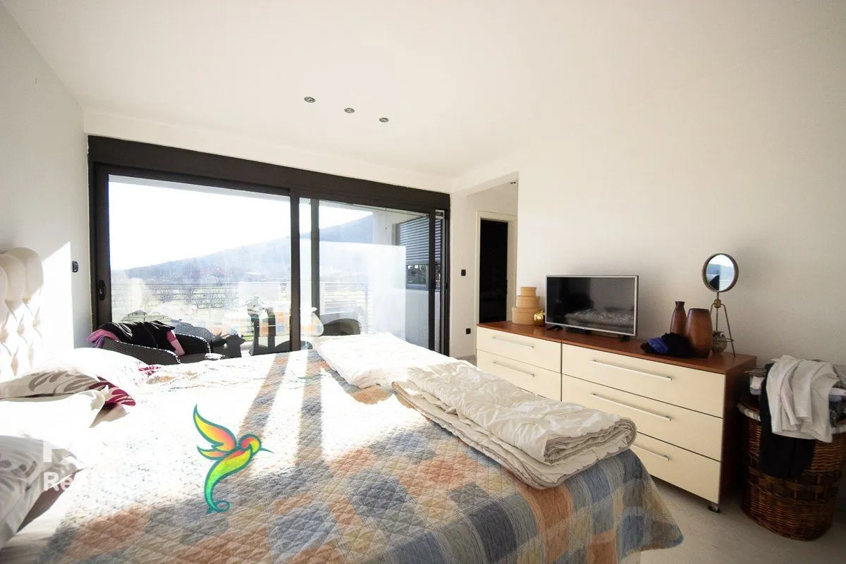 Prodaja, kuća, 300m², Tološi, Podgorica