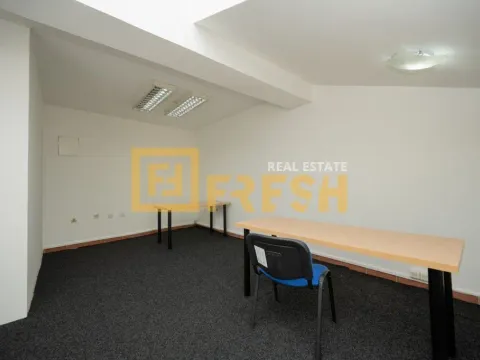 Izdavanje, poslovni prostor, 1000m², Centar, Podgorica - image 42