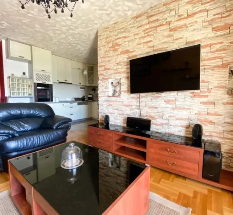 Izdavanje, dvosoban stan, 60m², City Kvart, Podgorica