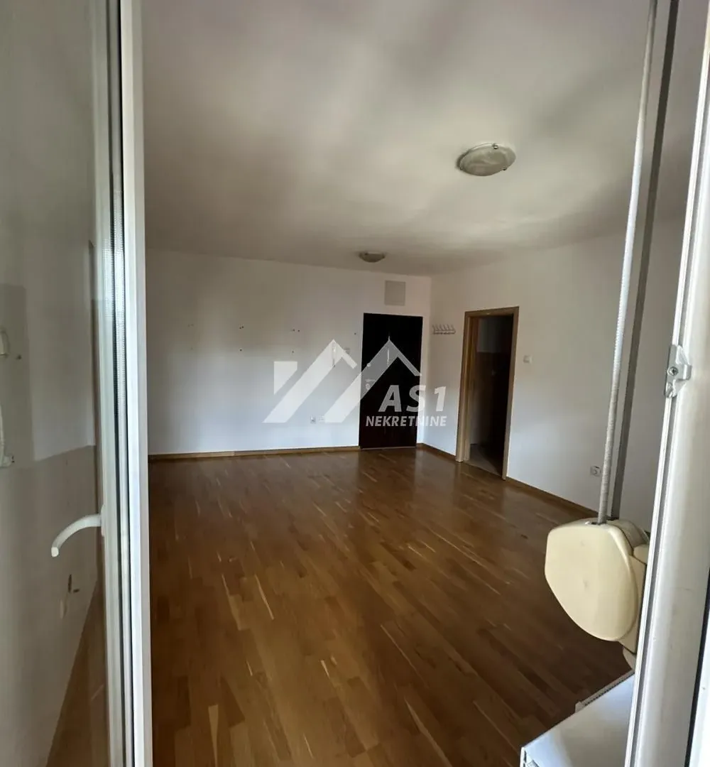 Izdavanje, jednosoban stan, 43m², Bulevar Oslobodjenja, Novi Sad Sve Podlokacije