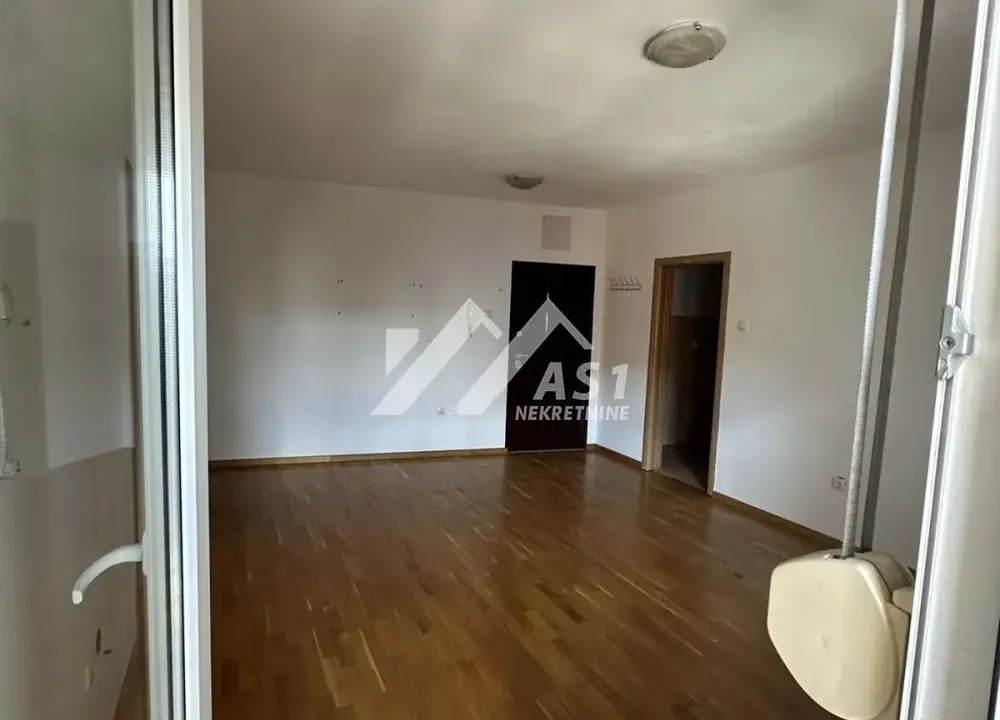 Izdavanje, jednosoban stan, 43m², Bulevar Oslobodjenja, Novi Sad Sve Podlokacije