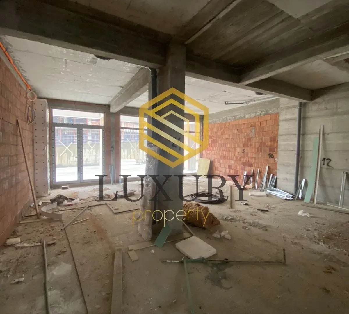 Izdavanje, poslovni prostor, 190m², Ljubović, Podgorica
