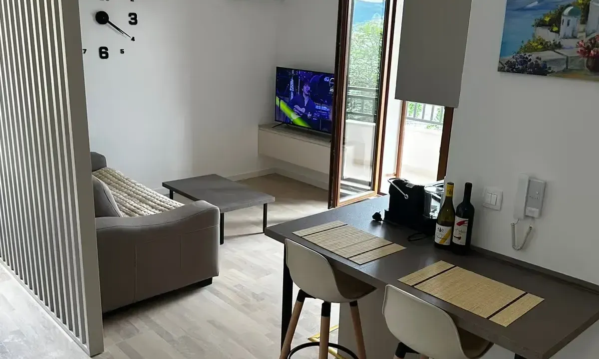Izdavanje, stan, 44m², Tivat, Crna Gora