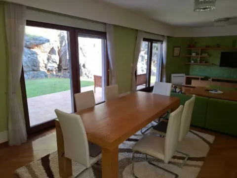 Izdavanje, trosoban stan, 137m², Centar, Podgorica - image 9