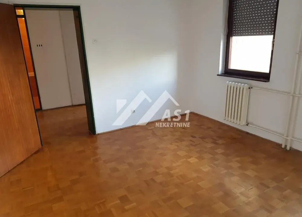 Izdavanje, trosoban stan, 96m², Železnička Stanica, Novi Sad Sve Podlokacije