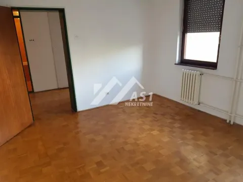 Izdavanje, trosoban stan, 96m², Železnička Stanica, Novi Sad Sve Podlokacije - image 1