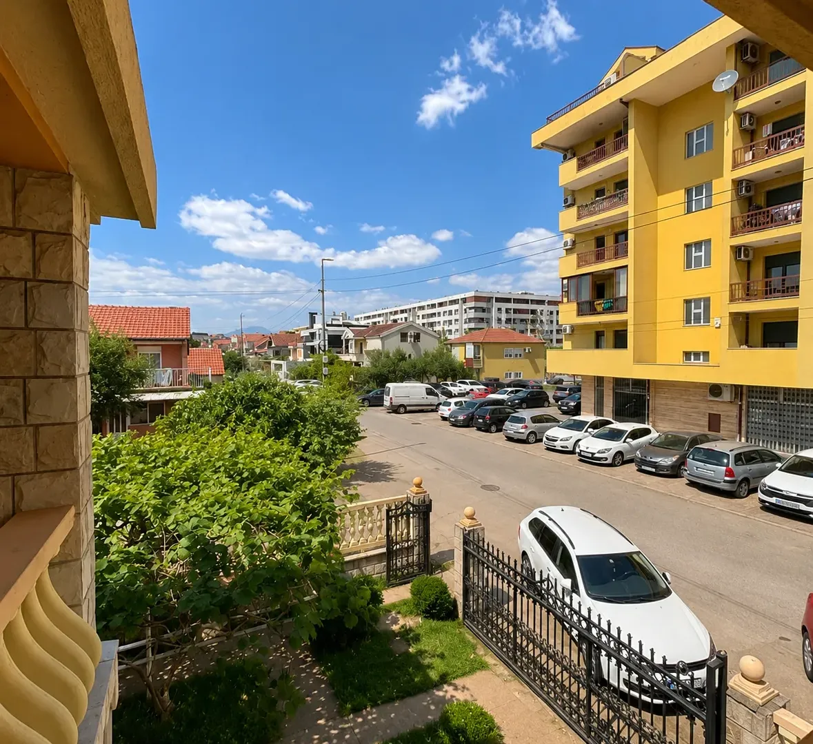 Izdavanje, kuća, 250m², Stari Aerodrom, Podgorica