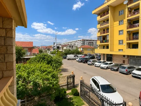 Izdavanje, kuća, 250m², Stari Aerodrom, Podgorica - image 10
