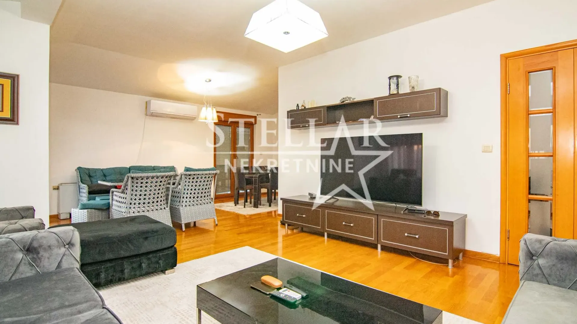 Izdavanje, četvorosoban stan, 142m², Preko Morače, Podgorica