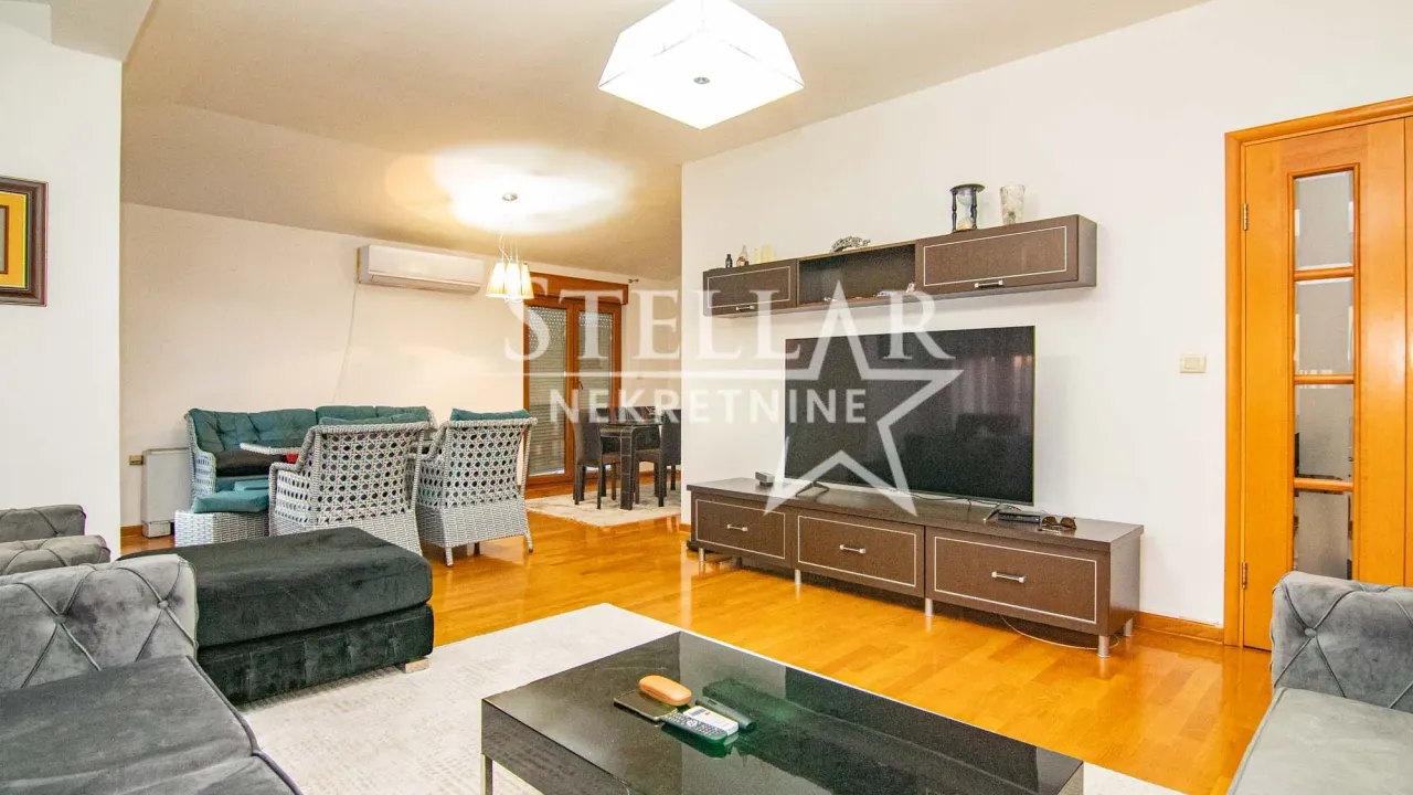 Izdavanje, četvorosoban stan, 142m², Preko Morače, Podgorica