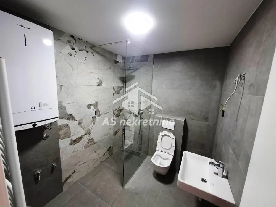 Izdavanje, trosoban stan, 72m², Crveni Krst, Beograd