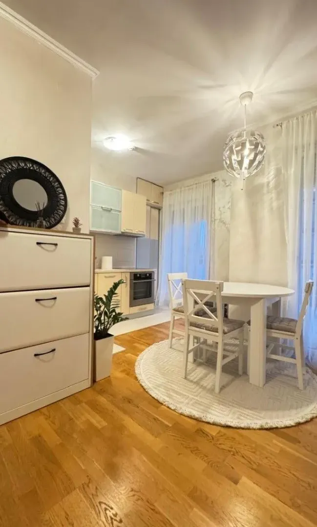 Izdavanje, jednosoban stan, 100m², City Kvart, Podgorica