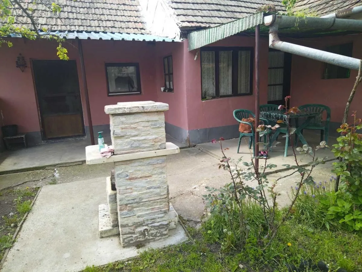 Prodaja, kuća, 130m², Taraš, Zrenjanin