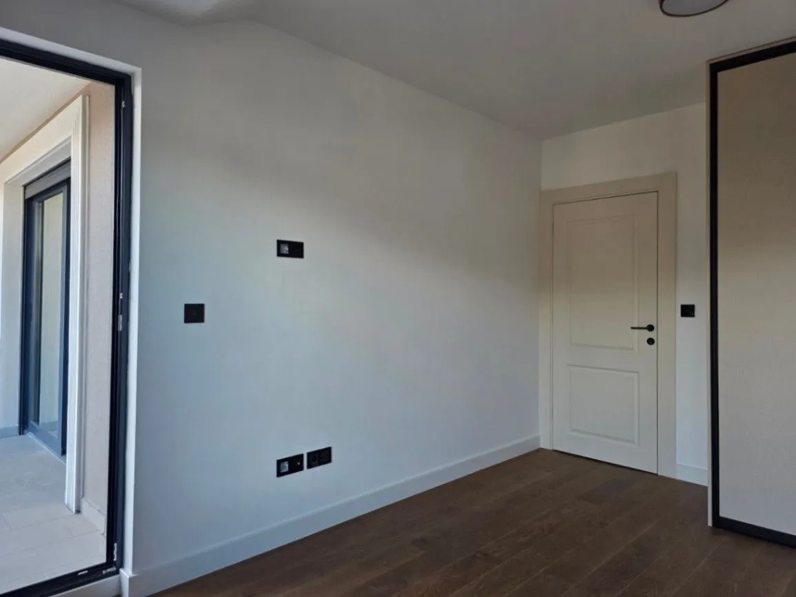 Izdavanje, trosoban stan, 163m², Dalmatinska ulica, Podgorica