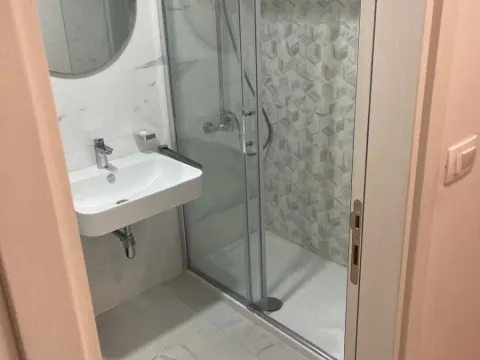 Izdavanje, jednosoban stan, 47m², Central Point, Podgorica - image 4