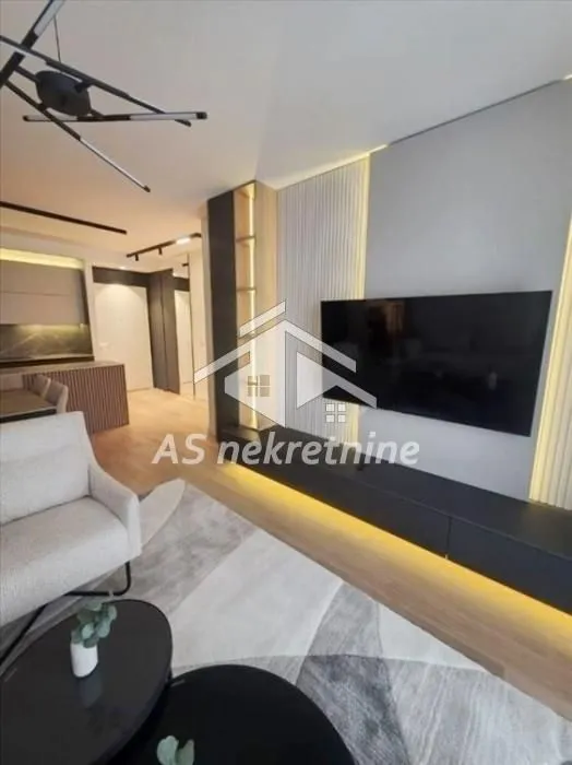 Izdavanje, trosoban stan, 86m², Savski Venac, Beograd