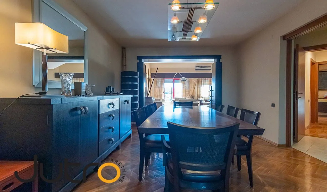 Prodaja, četvorosoban stan, 281m², Preko Morače, Podgorica