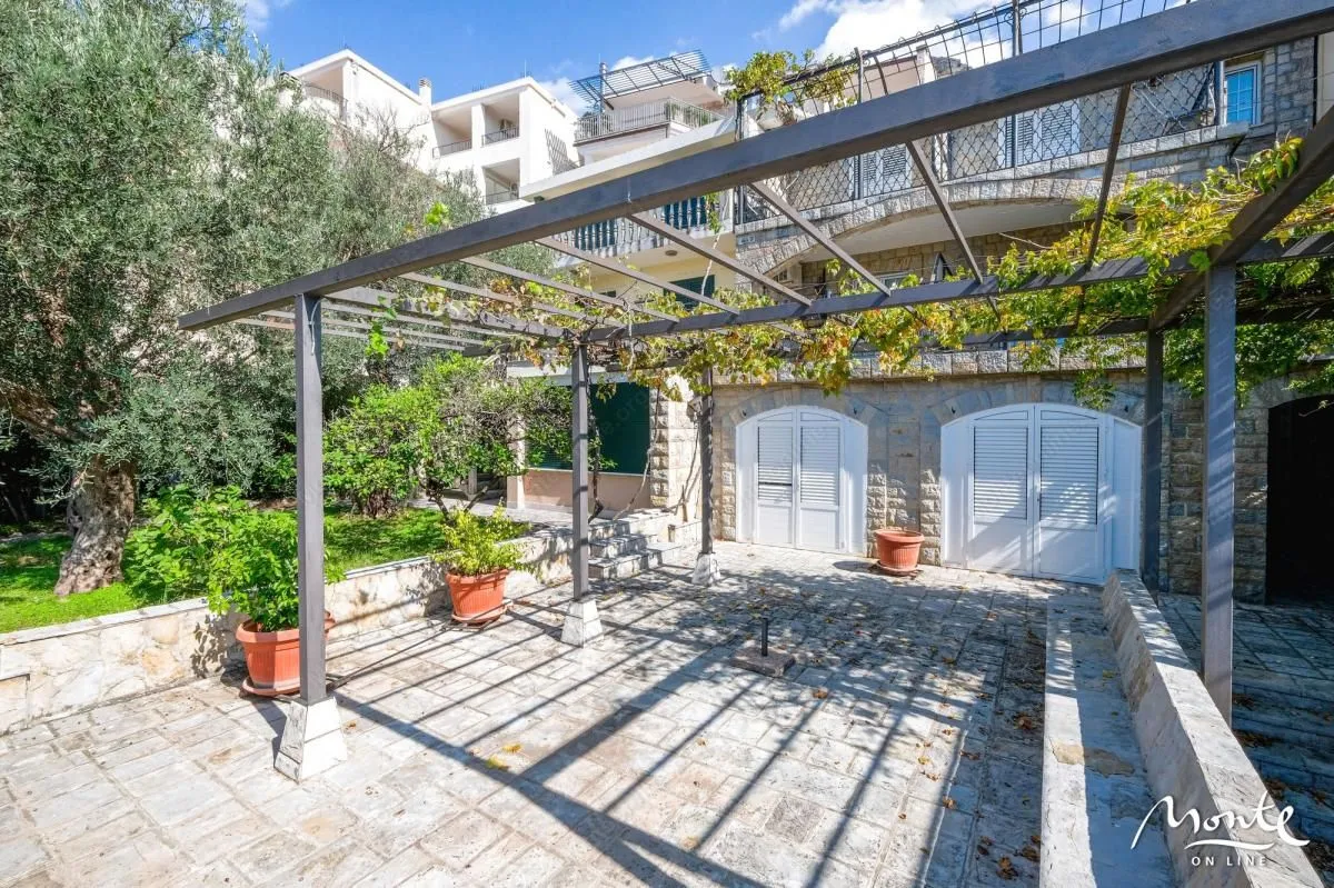 Sale, house, 375m², Sveti Stefan, Budva