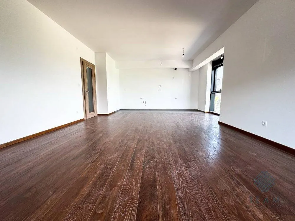 Izdavanje, dvosoban stan, 85m², Master Kvart, Podgorica