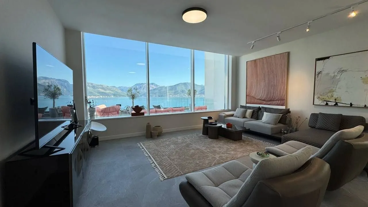 Prodaja, dvosoban stan, 119m², Grad, Kotor