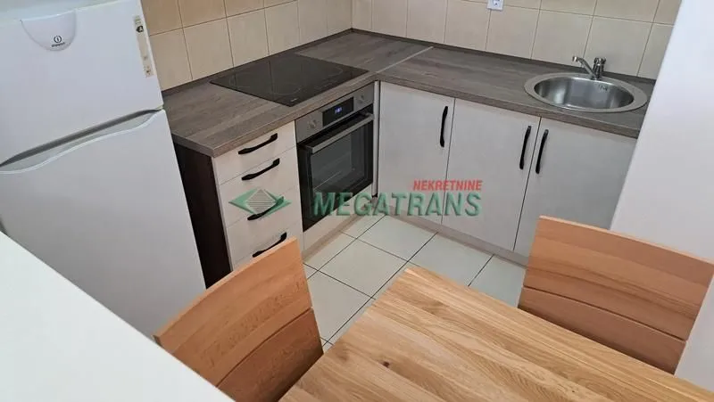 Izdavanje, dvosoban stan, 42m², Centar, Novi Sad
