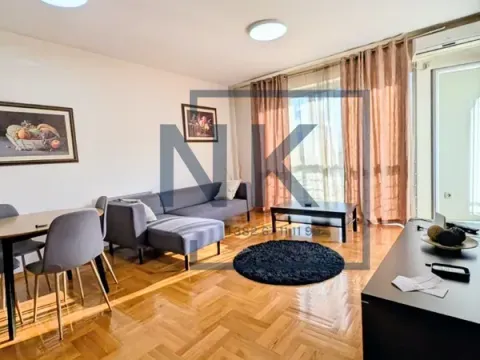 Izdavanje, trosoban stan, 84m², Tuški Put, Podgorica