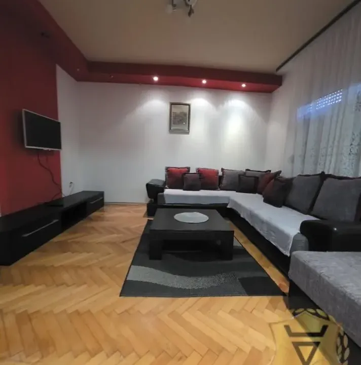 Izdavanje, trosoban stan, 70m², Karaburma, Palilula Sve Podlokacije