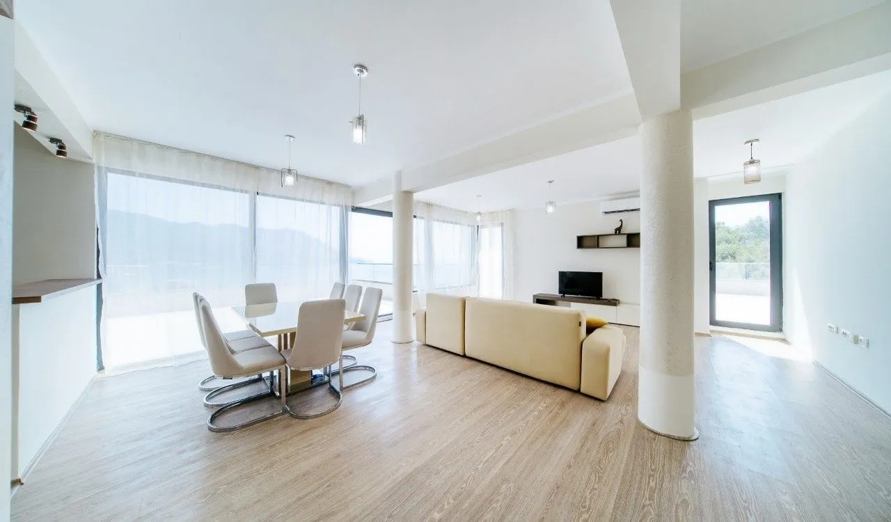 Sale, three bedroom apartment, 233m², Bečići, Budva