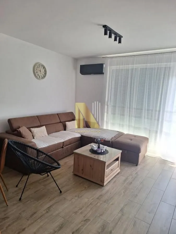 Prodaja, trosoban stan, 73m², Centar, Subotica