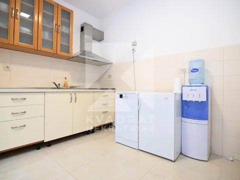 Izdavanje, poslovni prostor, 75m², City Kvart, Podgorica - image 2