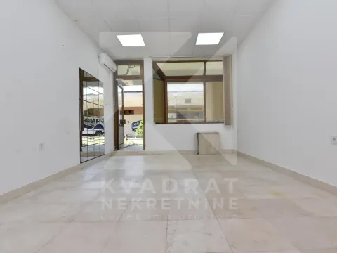 Izdavanje,  poslovni prostor, 54m2, Blok 5, Podgorica