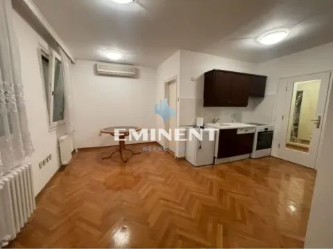 Rent, four bedroom apartment, 98m², Kalenić Pijaca, Vračar Sve Podlokacije - image 4